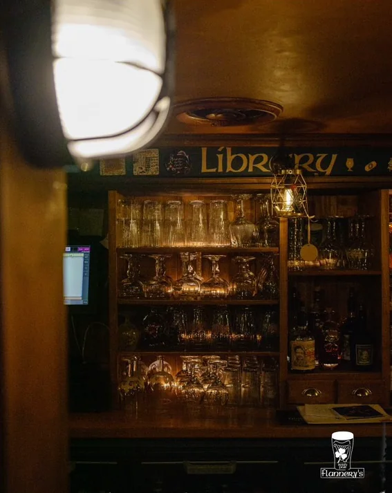 Le bar Library et ses verres